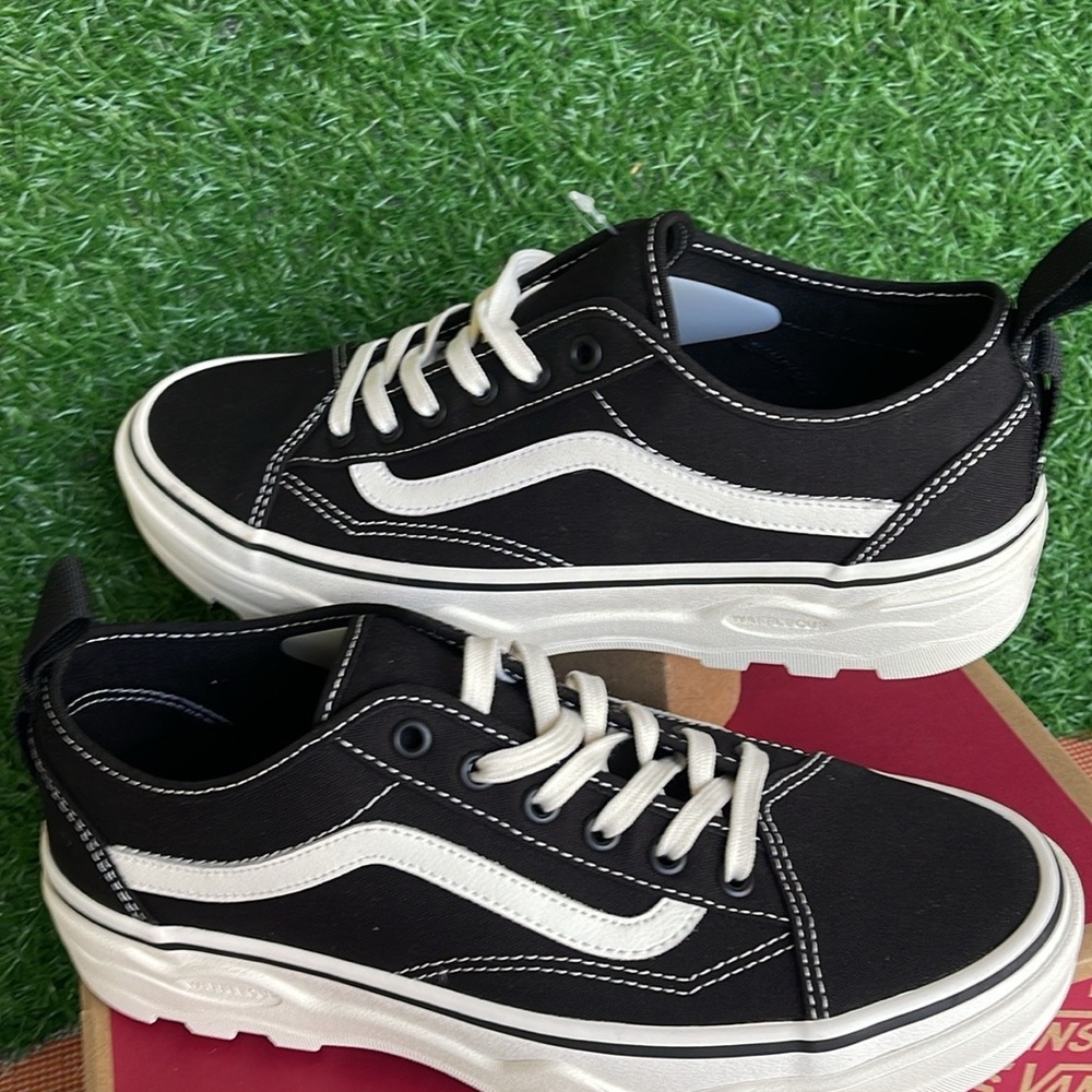 Vans Men’s Sentry Old Skool (Canvas) Black/Marshmallow
VN0A5KR3VQE
Sneakers - Picture 11 of 16